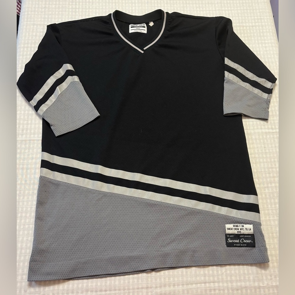 SWEAT CREW NYC Men’s  3/4 Sleeve T-Shirt by SWEAT THE STYLE, Black/Grey, Size S